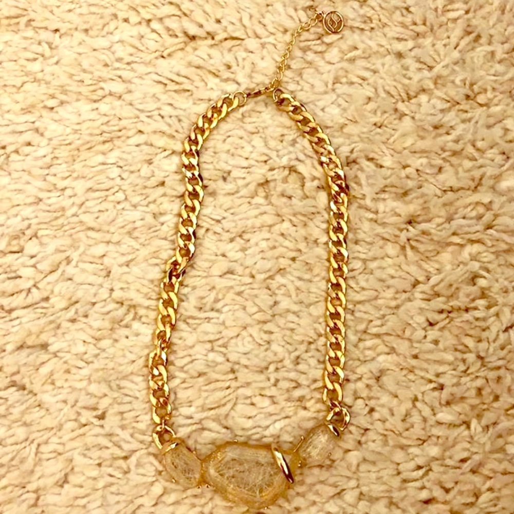[Gold Chain and Stone Necklace]
